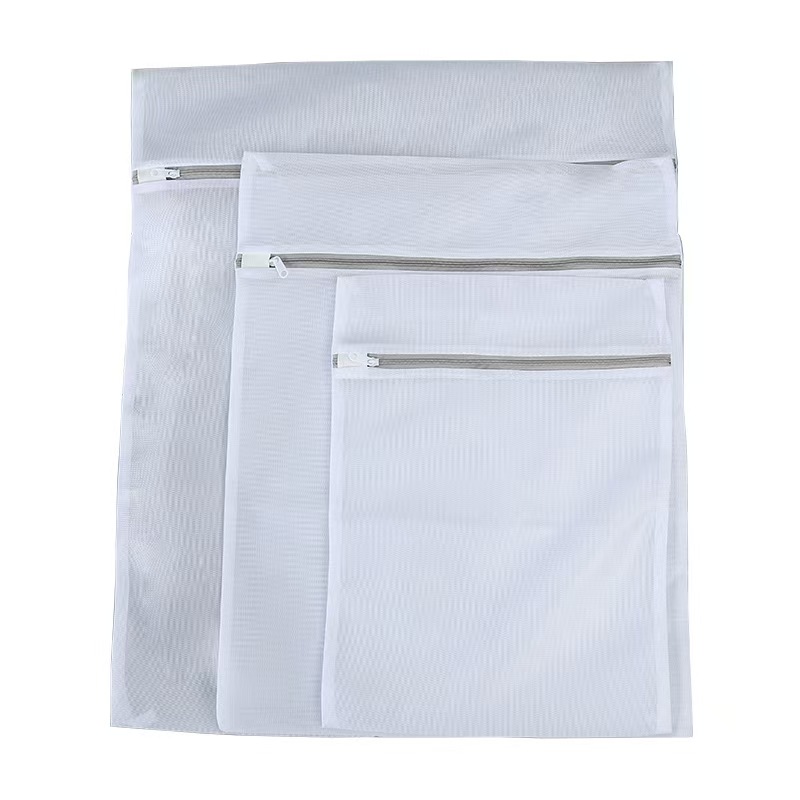 What are important factors in finding a mesh laundry bag?